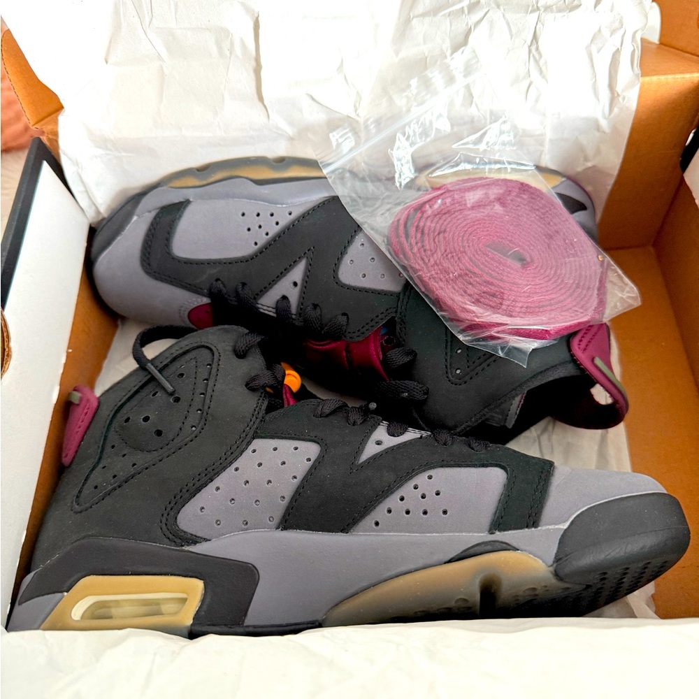 Jordan retro 6 Bordeaux 5.5y new with box